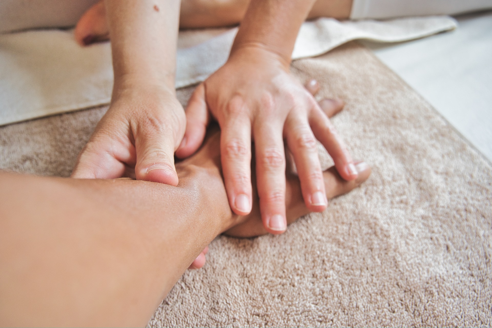 Hände bei einer Massage